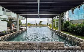 2 Bedroom Apartment On Central Park Mall